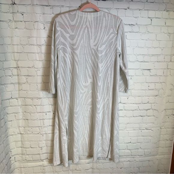 Chico’s Metallic Animal Print Cardigan Chico’s Size 1 or US Size 8 - Picture 3 of 4